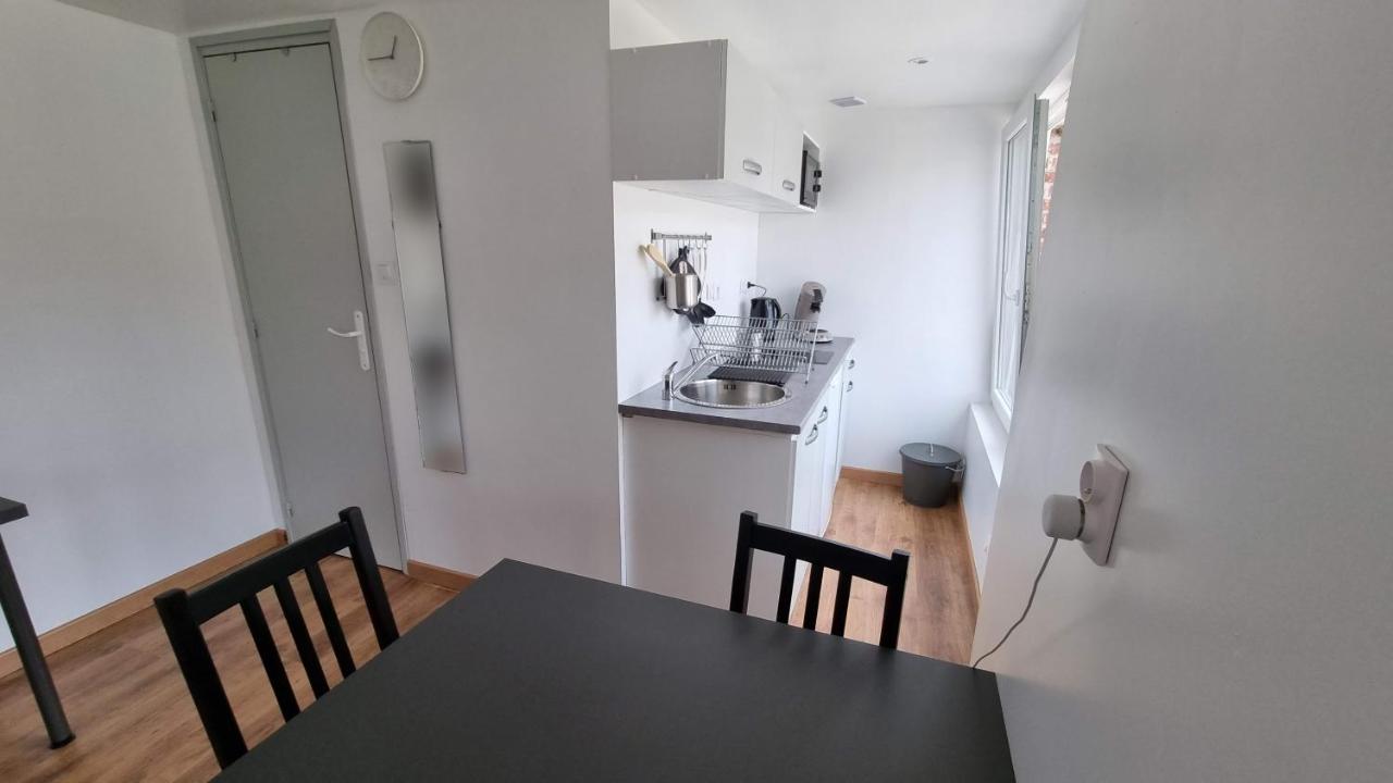 Studio En Rez-De-Chaussee - Le Petit Chateau Avesnois - Tv - Wifi - Logement Entier Avesnes-sur-Helpe Bagian luar foto