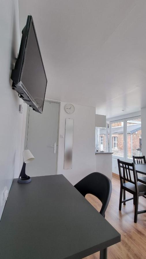 Studio En Rez-De-Chaussee - Le Petit Chateau Avesnois - Tv - Wifi - Logement Entier Avesnes-sur-Helpe Bagian luar foto