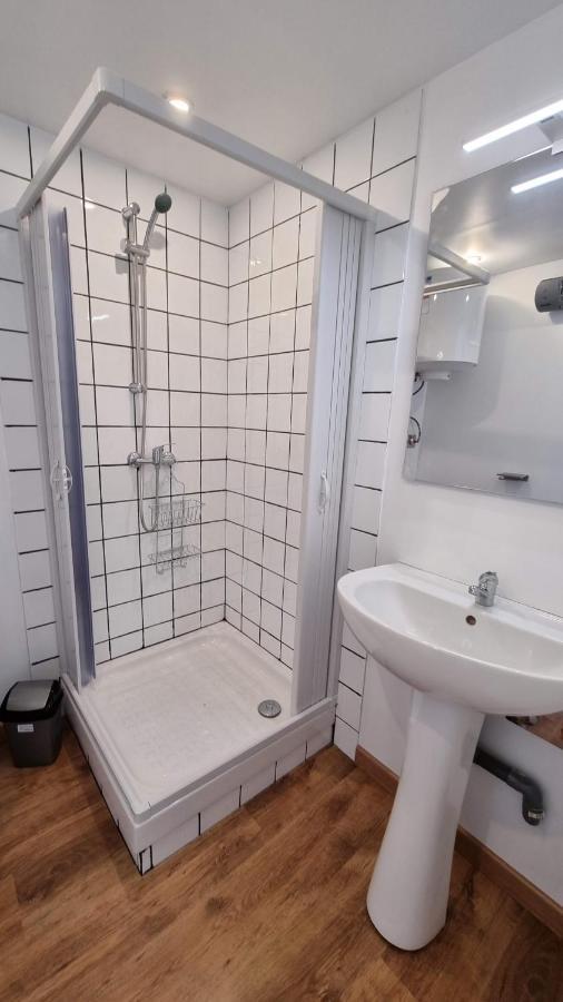Studio En Rez-De-Chaussee - Le Petit Chateau Avesnois - Tv - Wifi - Logement Entier Avesnes-sur-Helpe Bagian luar foto