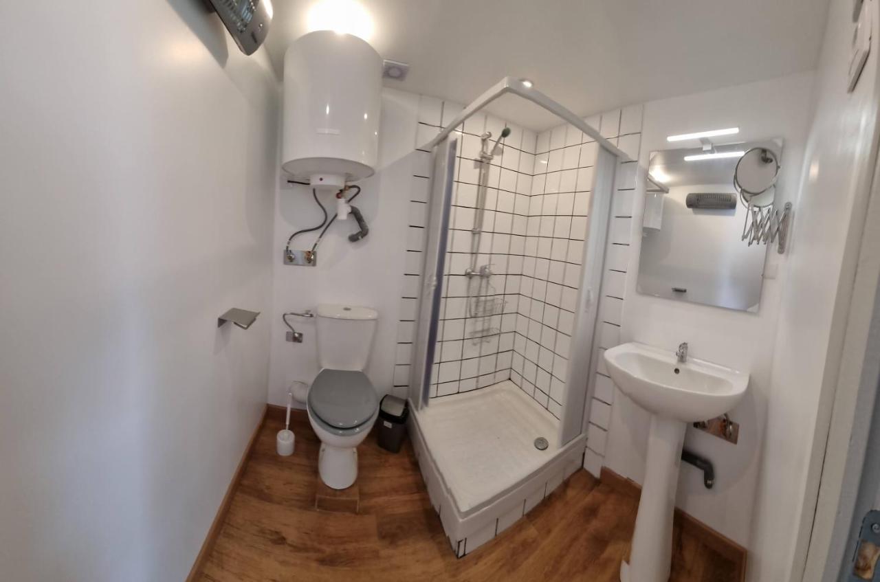 Studio En Rez-De-Chaussee - Le Petit Chateau Avesnois - Tv - Wifi - Logement Entier Avesnes-sur-Helpe Bagian luar foto